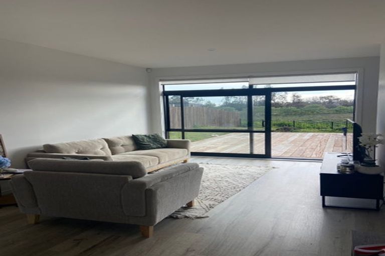 Photo of property in 15a Papareia Road, Karaka, Papakura, 2113