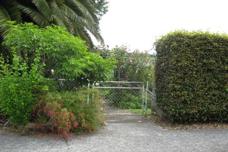 Photo of property in 4 Woodward Avenue, Mangere Bridge, Auckland, 2022