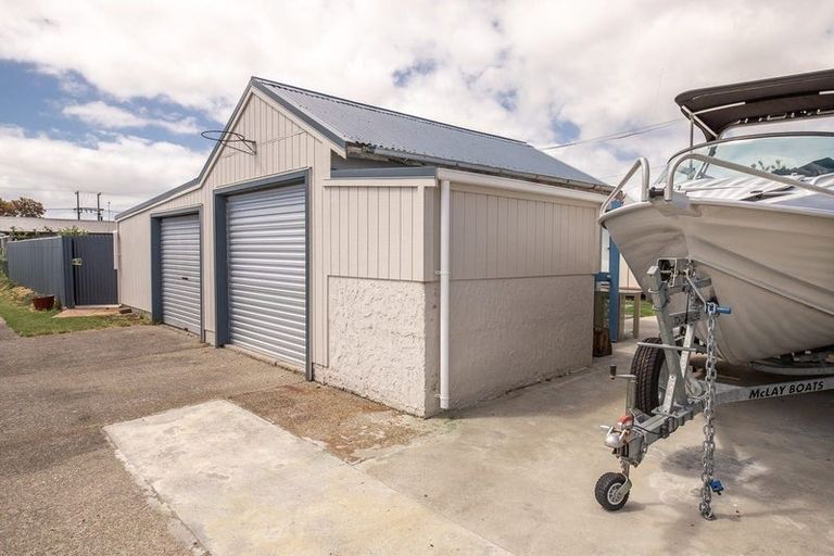 Photo of property in 29 Romilly Street, Westport, 7825