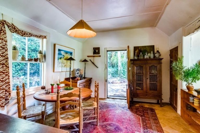 Photo of property in 1 Harvey Road, Bluff Hill, Napier, 4110