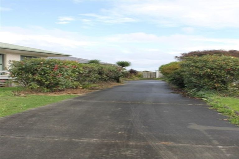 Photo of property in 4a Ash Grove, Maungaturoto, 0520