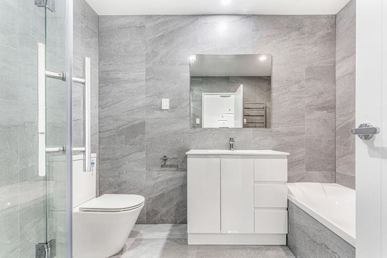 Photo of property in 43b Fitzherbert Avenue, West Harbour, Auckland, 0618