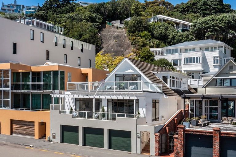 Photo of property in 338 Oriental Parade, Oriental Bay, Wellington, 6011