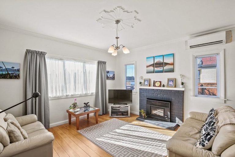 Photo of property in 41 Omata Road, Marfell, New Plymouth, 4310