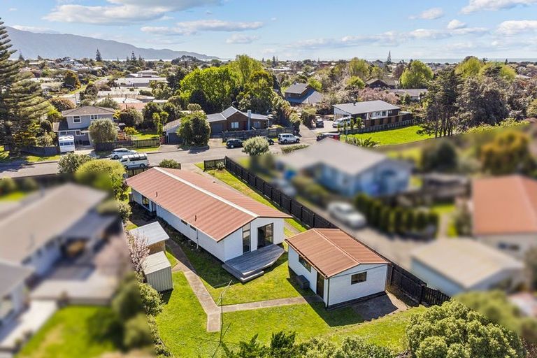 Photo of property in 46 Hollis Road, Paraparaumu Beach, Paraparaumu, 5032