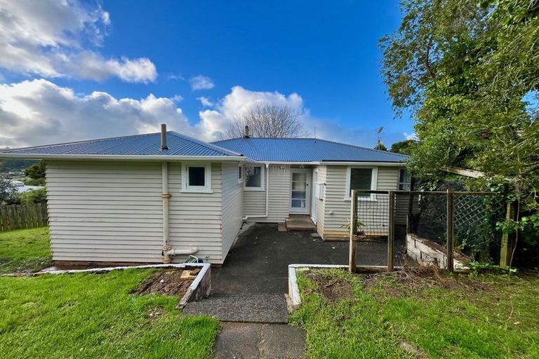 Photo of property in 15 Pine Avenue, Henderson, Auckland, 0612