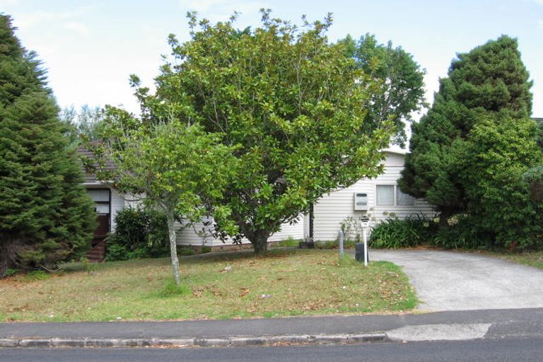 Photo of property in 7 La Rosa Street, Green Bay, Auckland, 0604