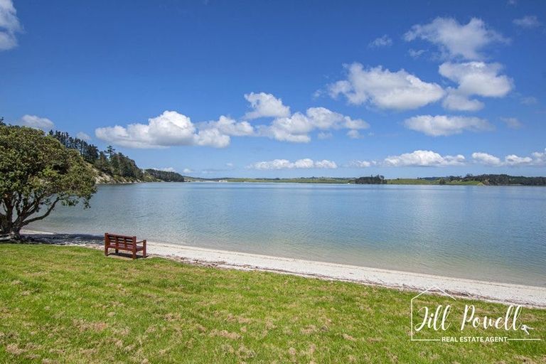 Photo of property in 36 Kilbraugh Street, Whakapirau, Maungaturoto, 0583