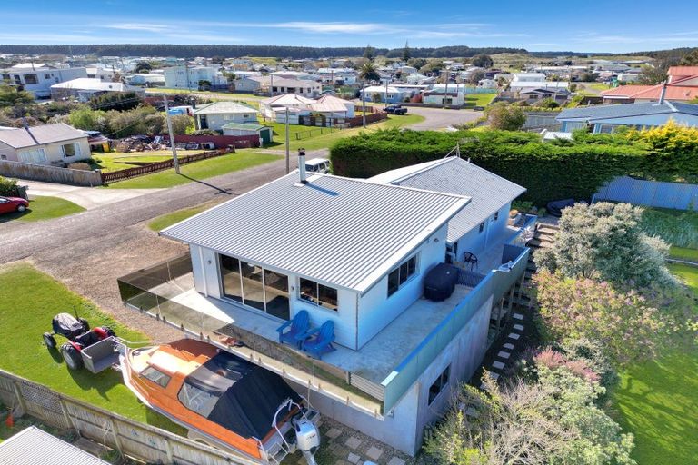 Photo of property in 18 Robbie Street, Foxton Beach, Foxton, 4815