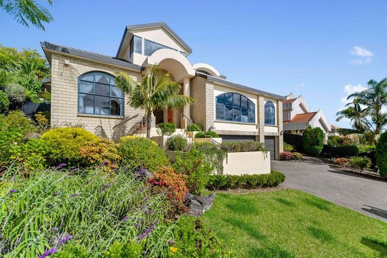 Photo of property in 15 Tumbridge Place, Somerville, Auckland, 2014