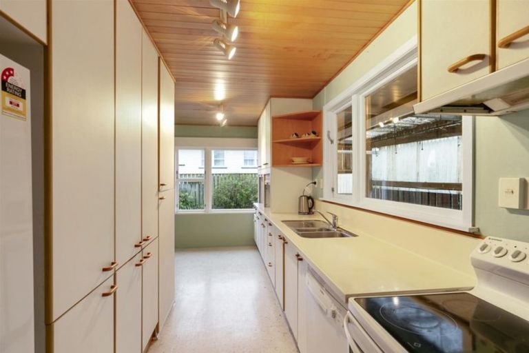 Photo of property in 2 Cara Crescent, Paparangi, Wellington, 6037