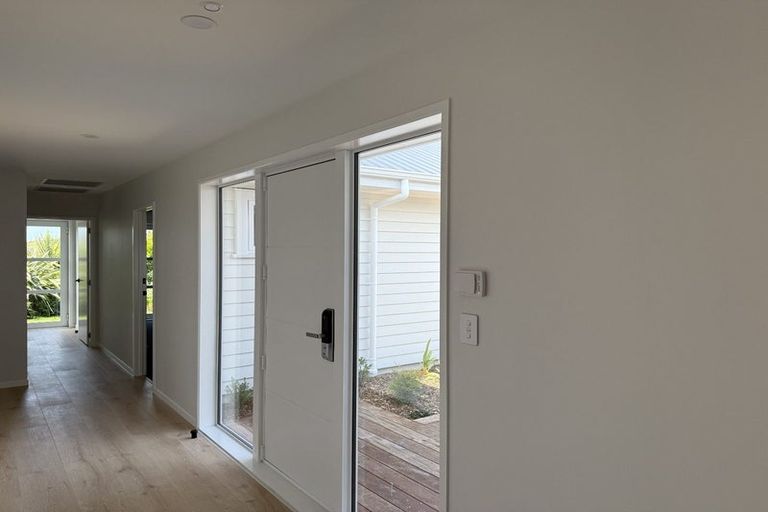 Photo of property in 5 Johnson Place, Stillwater, Silverdale, 0993