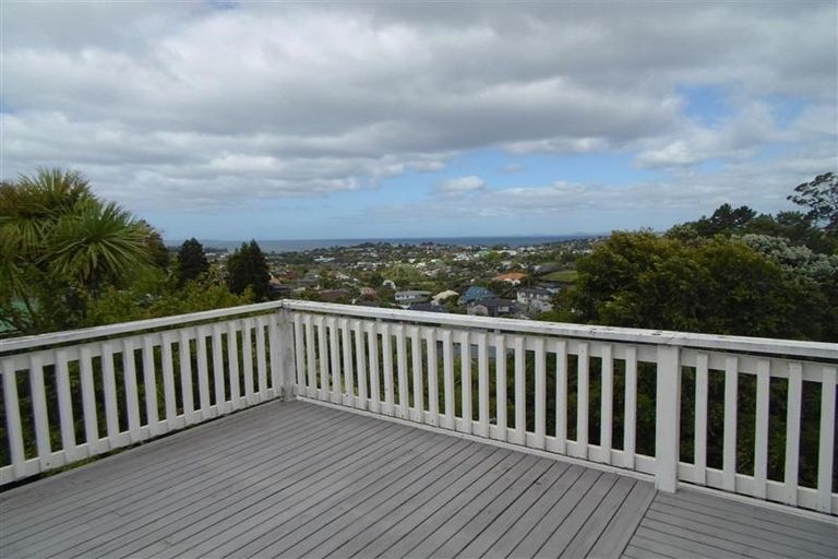 Photo of property in 116 Arran Road, Browns Bay, Auckland, 0630
