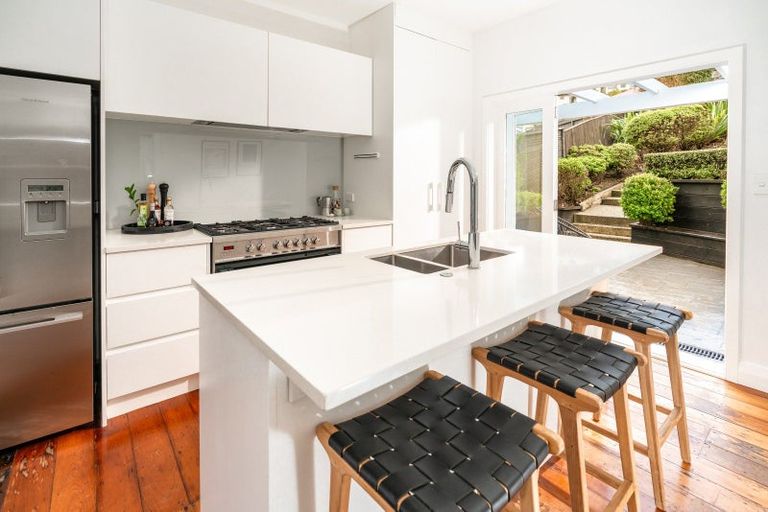 Photo of property in 73 Hataitai Road, Hataitai, Wellington, 6021
