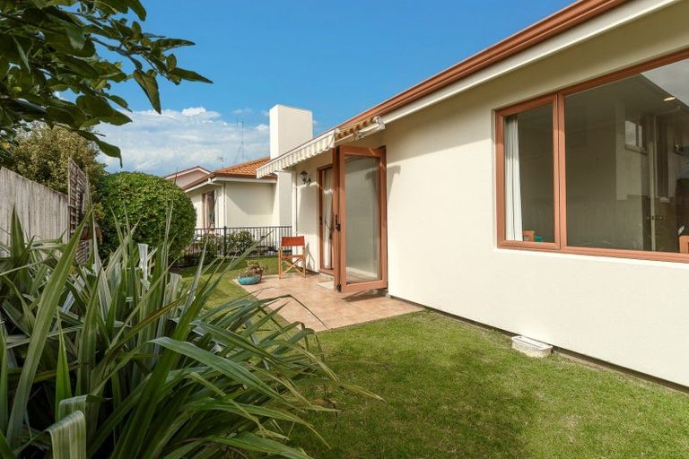 Photo of property in Cotswold Court, 6/8 Cheyne Road, Pyes Pa, Tauranga, 3112