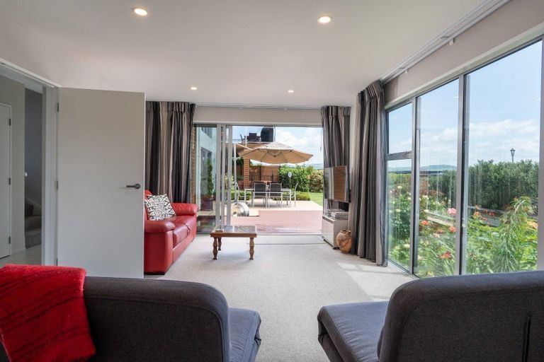 Photo of property in 24 Pukenamu Road, Rainbow Point, Taupo, 3330