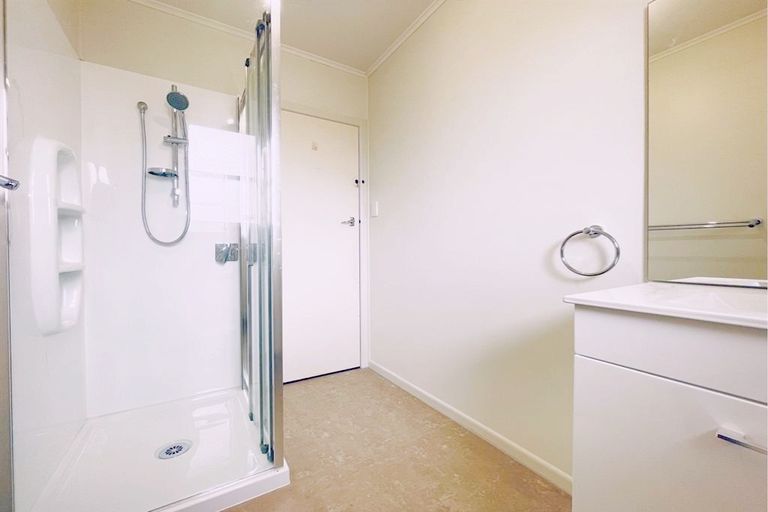 Photo of property in 1/42-44 Opaheke Road, Opaheke, Papakura, 2113