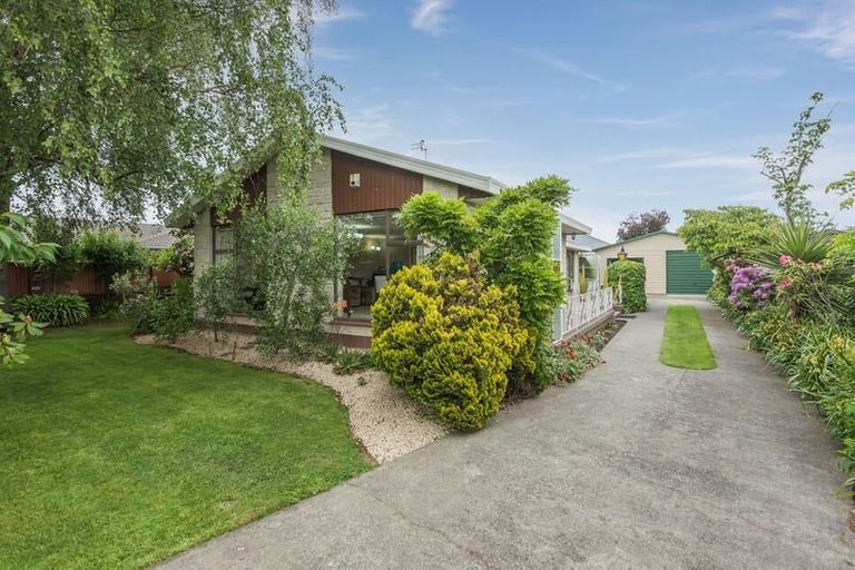 Photo of property in 219 Main North Road, Redwood, Christchurch, 8051