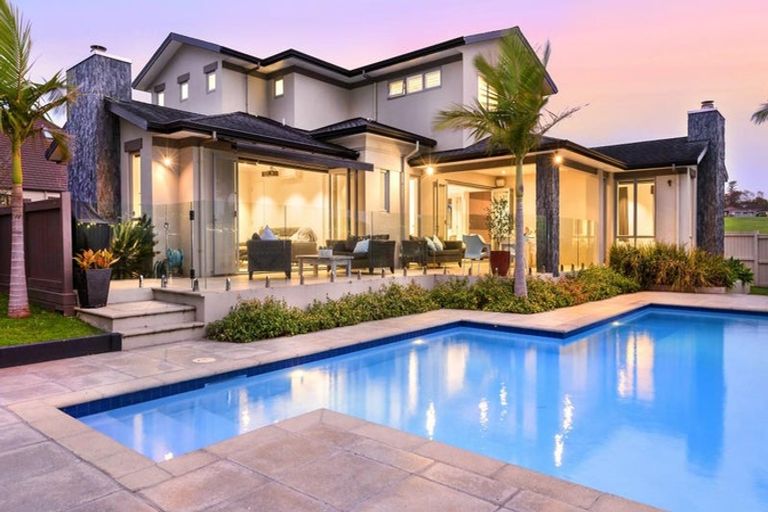 Photo of property in 43 Manor Park, Sunnyhills, Auckland, 2010