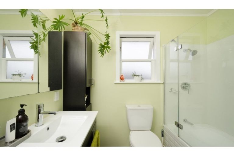 Photo of property in 62 Tudor Road, Henderson, Auckland, 0610