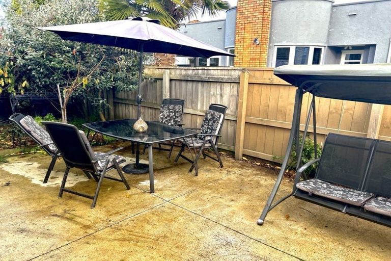 Photo of property in 3b Vogel Street, Cambridge, 3434