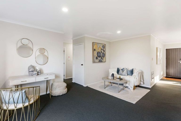 Photo of property in 8 Samara Place, Clendon Park, Auckland, 2103