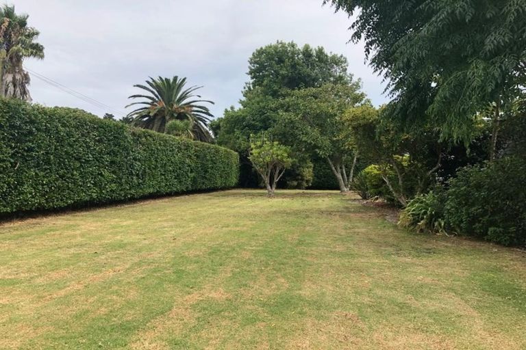 Photo of property in 25 Taupaki Road, Taupaki, Henderson, 0782