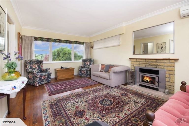 Photo of property in 63 Beechdale Crescent, Pakuranga Heights, Auckland, 2010