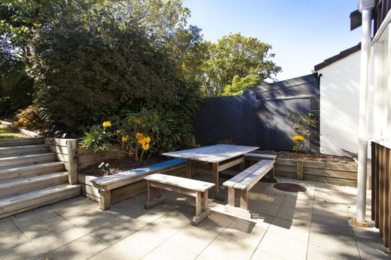 Photo of property in 1/31 James Evans Drive, Northcote, Auckland, 0627