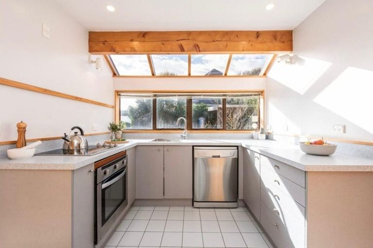 Photo of property in 8a Campbell Street, Karori, Wellington, 6012