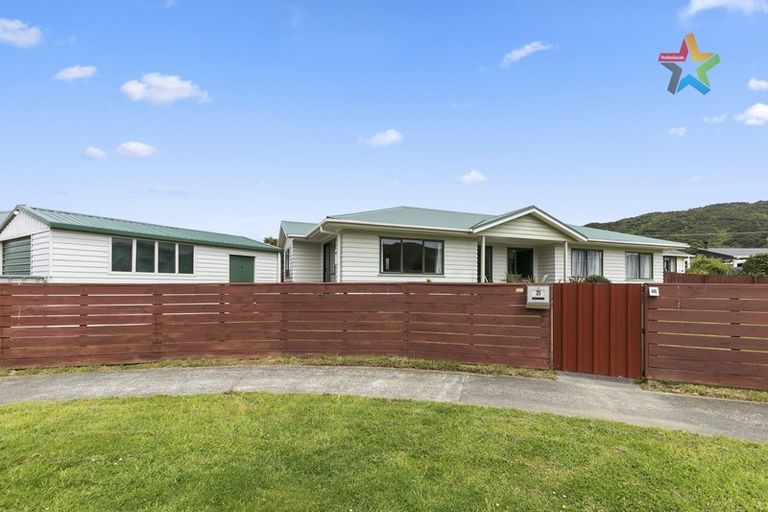Photo of property in 25 Grimsby Grove, Wainuiomata, Lower Hutt, 5014