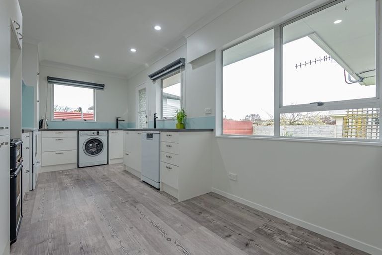 Photo of property in 10 Hollows Crescent, Takaro, Palmerston North, 4412