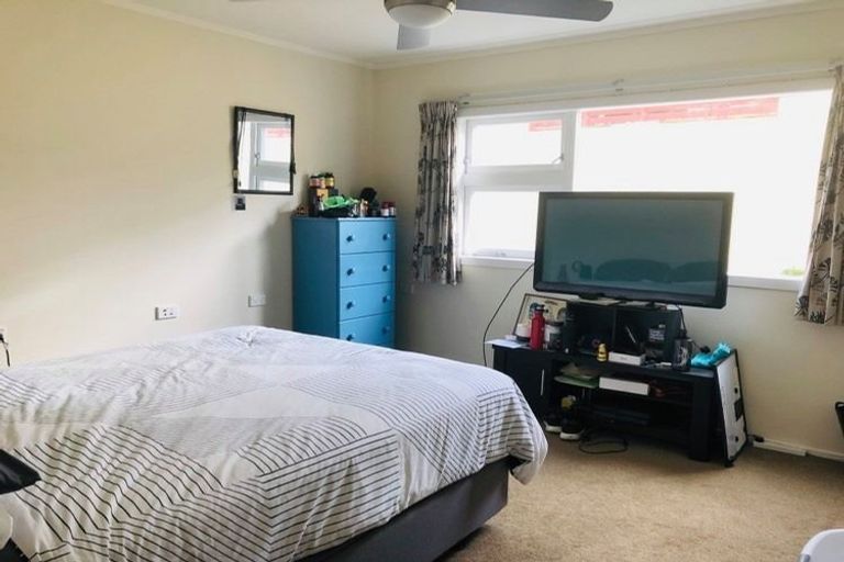 Photo of property in 117a Carlisle Road, Northcross, Auckland, 0632