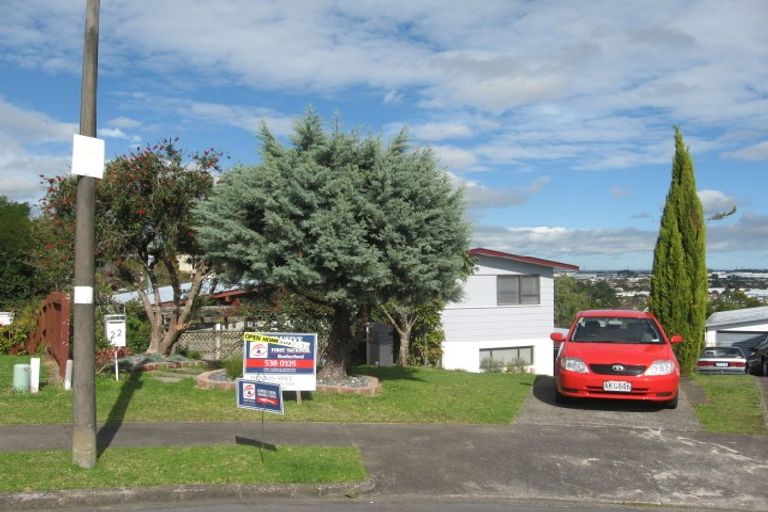 Photo of property in 22 Gwenand Place, Botany Downs, Auckland, 2010