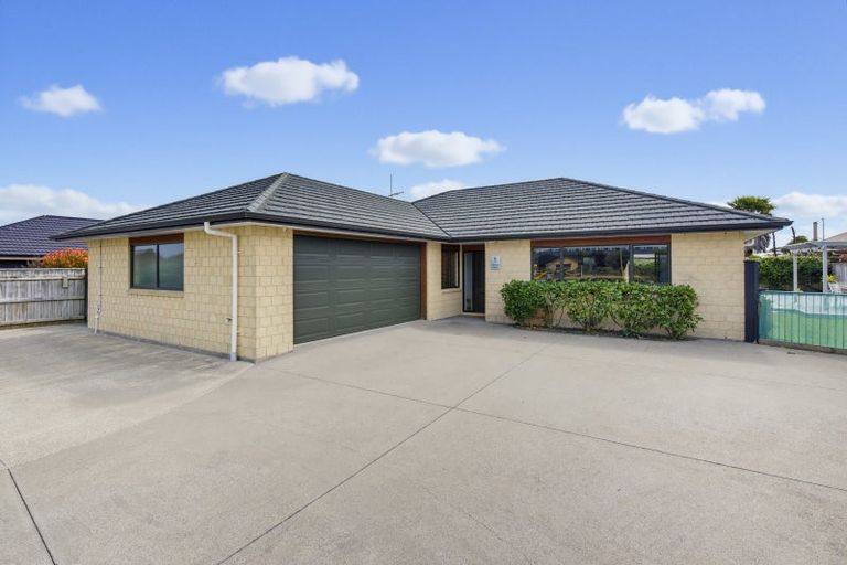 Photo of property in 1 William Noel Place, Waikanae Beach, Waikanae, 5036