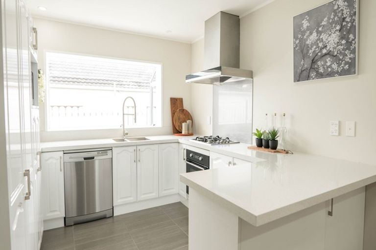 Photo of property in 2/45 Great South Road, Papakura, 2110