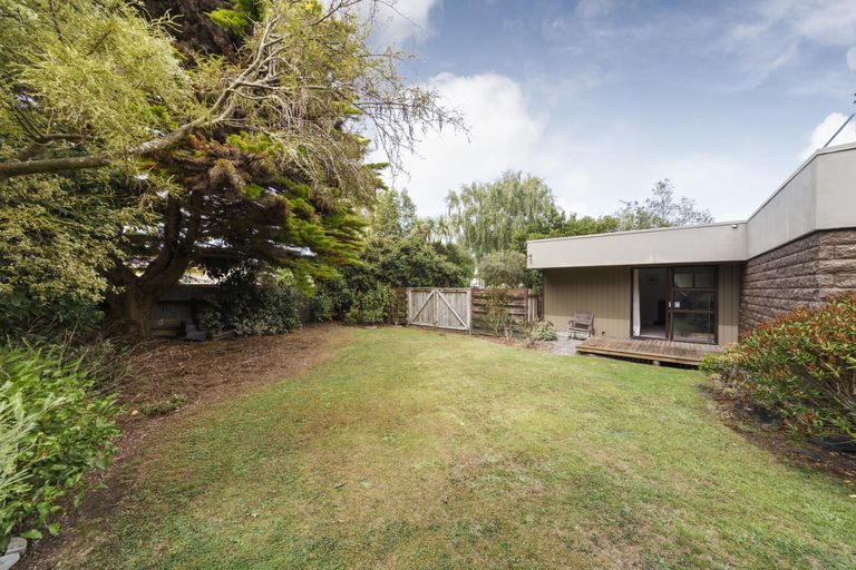 Photo of property in 32 Humphries Place, Awapuni, Palmerston North, 4412