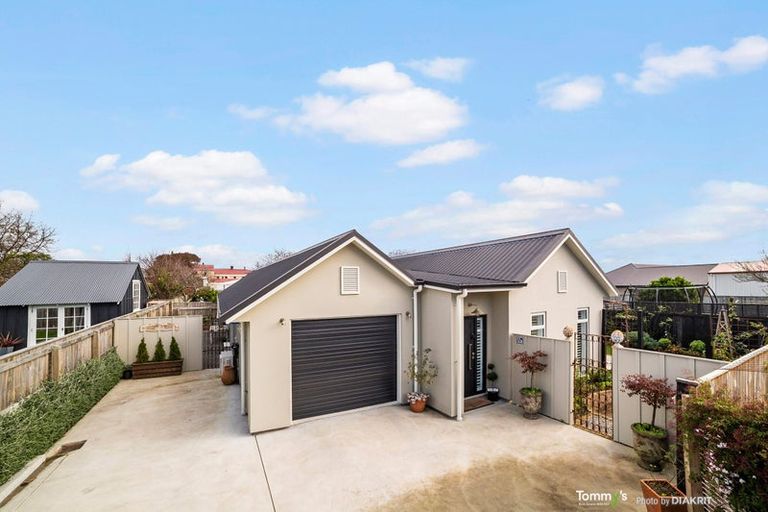 Photo of property in 52a Cologne Street, Martinborough, 5711