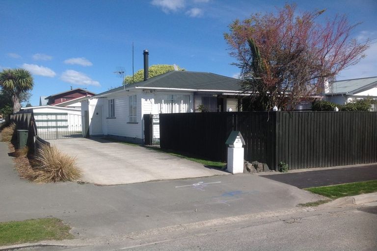 Photo of property in 13 Belfast Road, Belfast, Christchurch, 8051