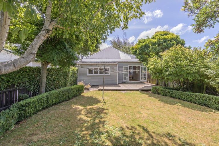 Photo of property in 124 Somerfield Street, Somerfield, Christchurch, 8024