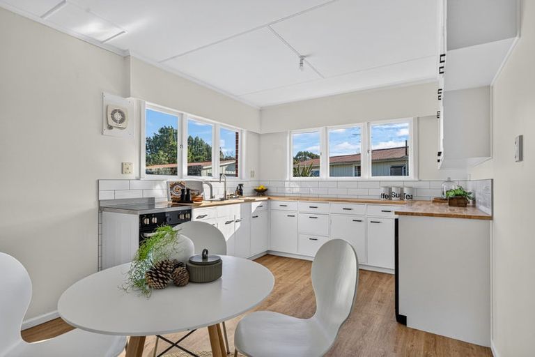 Photo of property in 17 Philip Street, Carterton, 5713