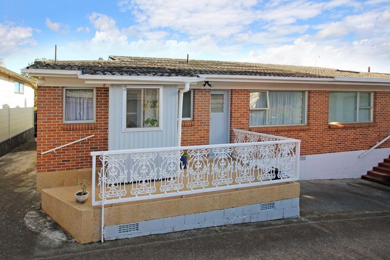 Photo of property in 2/18 Wellington Street, Papakura, 2110