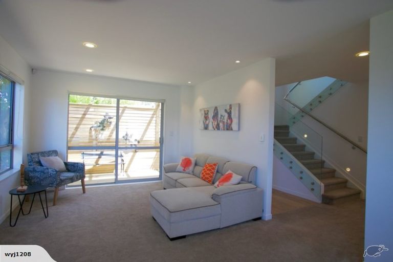 Photo of property in 104 Fairview Avenue, Fairview Heights, Auckland, 0632