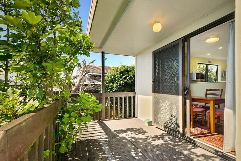 Photo of property in 1/14 Compass Place, Te Atatu Peninsula, Auckland, 0610
