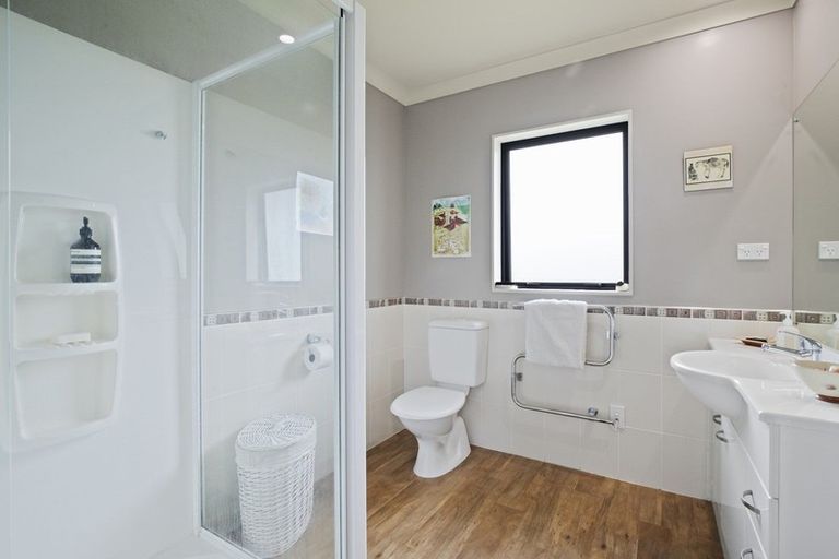 Photo of property in 3 Church View Road, Waiau Pa, Pukekohe, 2679