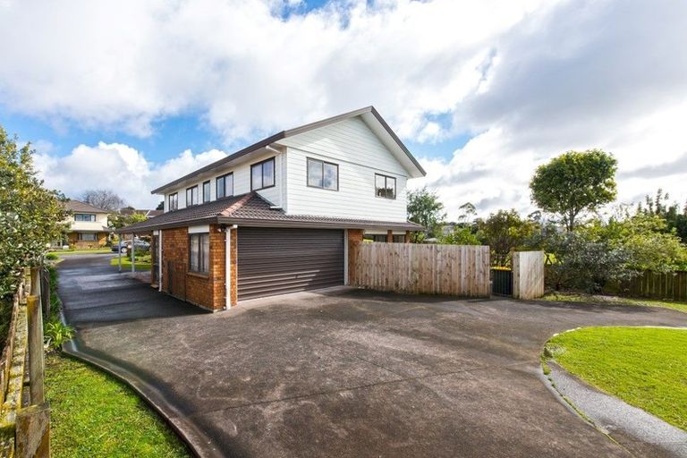 Photo of property in 4 Heversham Place, Glendene, Auckland, 0602