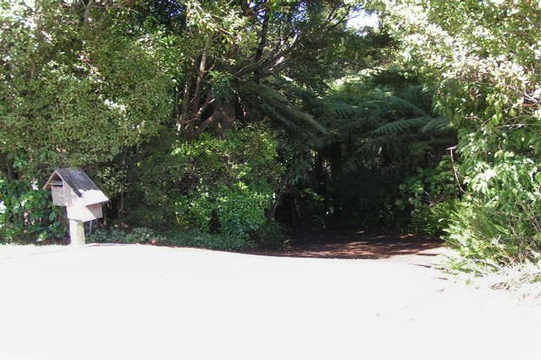 Photo of property in 108 Island Bay Road, Beach Haven, Auckland, 0626