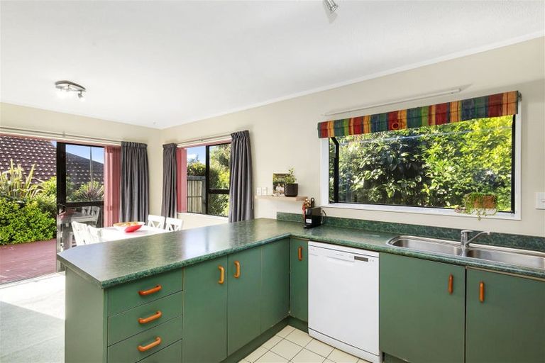 Photo of property in 12 Northwood Close, Woodridge, Wellington, 6037