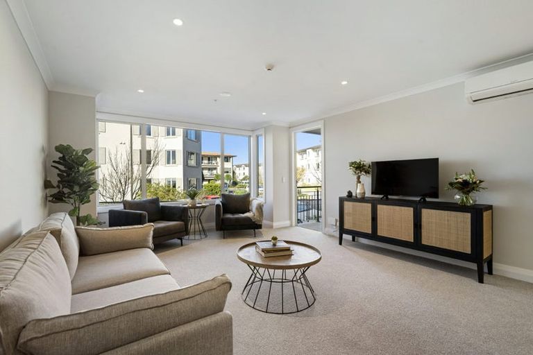 Photo of property in 14/30 Ambassador Glade, Orewa, 0931