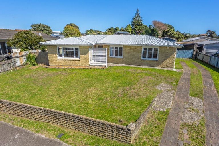 Photo of property in 4 Colenso Place, Otaki Beach, Otaki, 5512